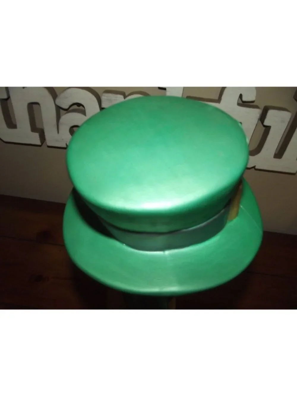Leprechaun Smiley Boy Figurine Green Hat Shillelagh Stick pipe Mushroom pot gold
